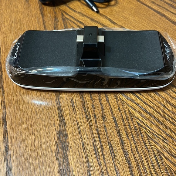 Mimd Dual Charging Dock for Wireless Controller - Picture 4 of 4